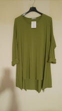 Prenesite sliku u preglednik galerije, Tunika, bombažna, UNI velikost do 50, olivno zelena, bež in črna barva