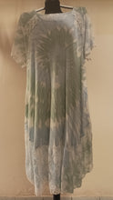 Prenesite sliku u preglednik galerije, OBLEKA iz viskoze, UNI velikost do 50, večbarvna (3391)
