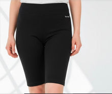 Prenesite sliku u preglednik galerije, Bombažne kolesarke, slovenski proizvajalec, velikosti 48, 52, 54, črne
