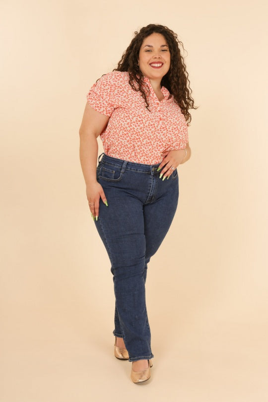 Jeans, zelo udobne in raztegljive, SREDNJE VISOK PAS, v velikostih 44-56