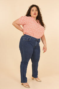 Jeans, zelo udobne in raztegljive, SREDNJE VISOK PAS, v velikostih 44-56