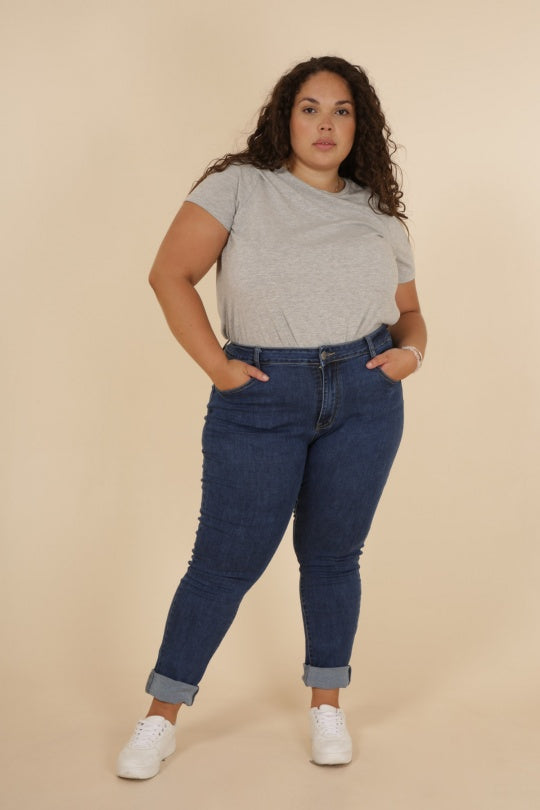 Jeans, zelo udobne in raztegljive, SREDNJE VISOK PAS, v velikostih 44-54